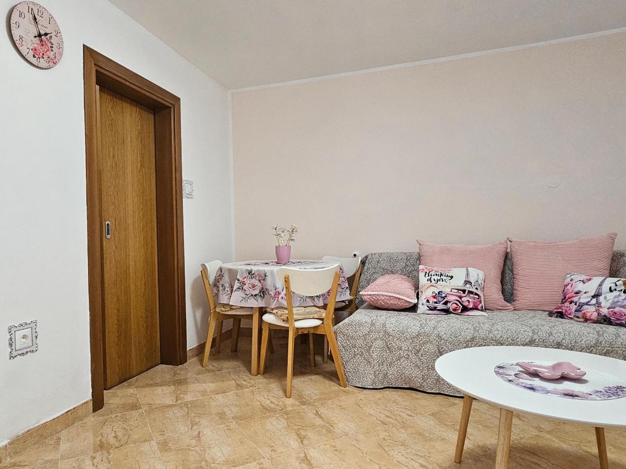Apartment Miska & Studio Roki Dracevac Bagian luar foto